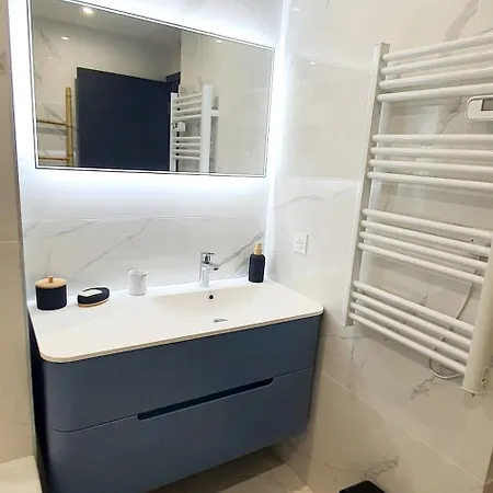Beautiful 2 Bedroom With A View