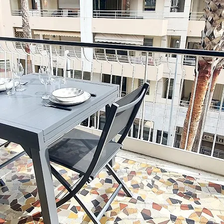 Beautiful 2 Bedroom With A View Apartmán Antibes