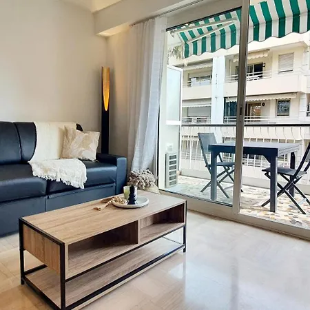 Beautiful 2 Bedroom With A View شقة