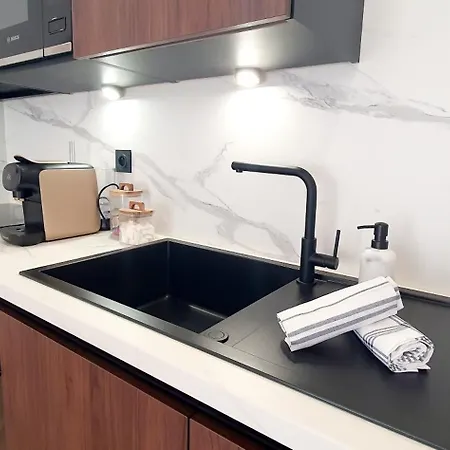 Beautiful 2 Bedroom With A View * 昂蒂布