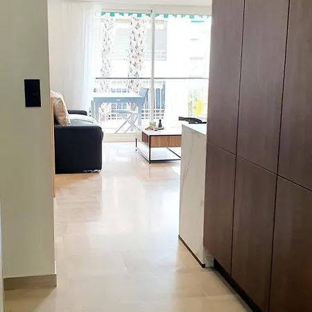 Beautiful 2 Bedroom With A View * 昂蒂布