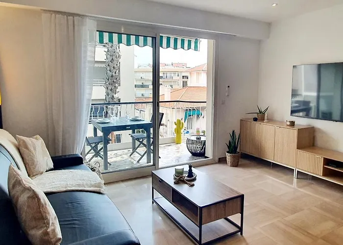 شقة Beautiful 2 Bedroom With A View أنتيب