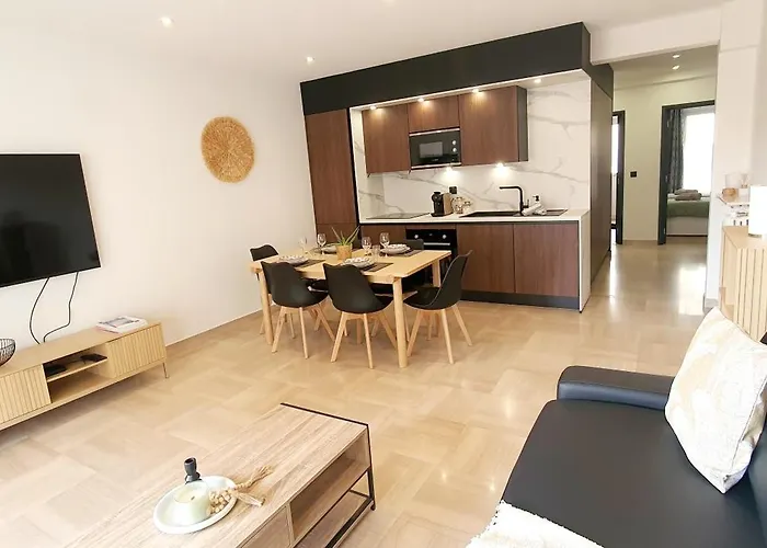 Apartamento Beautiful 2 Bedroom With A View Antibes