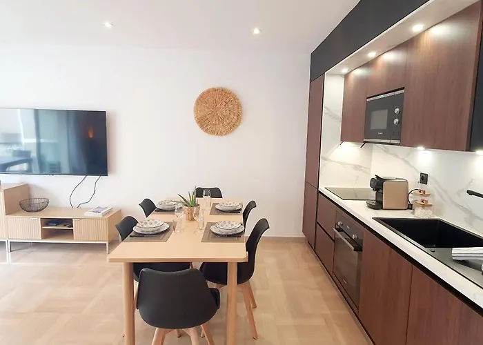 Beautiful 2 Bedroom With A View