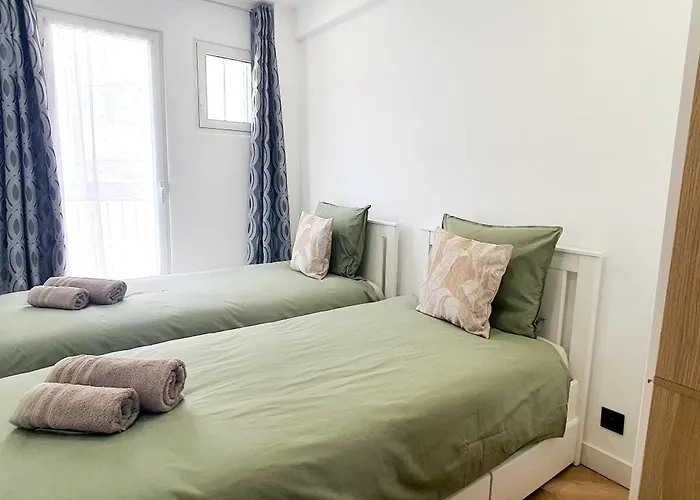 Beautiful 2 Bedroom With A View شقة