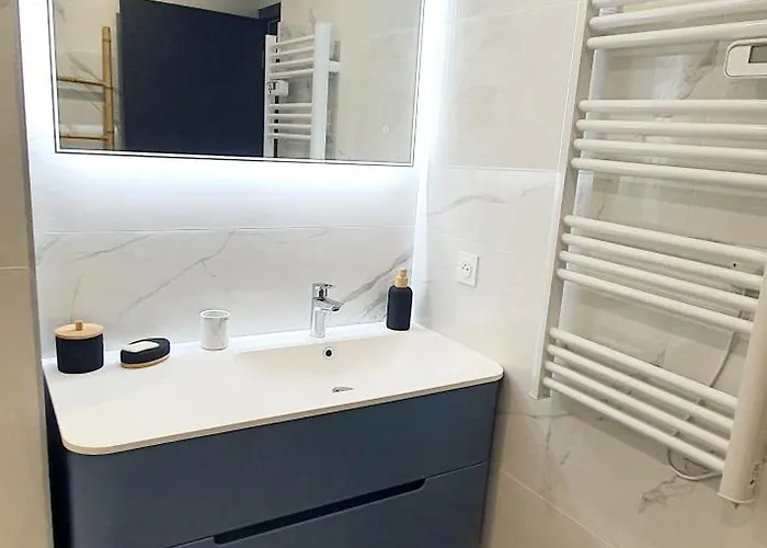 Beautiful 2 Bedroom With A View