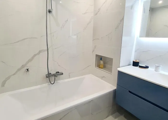 Beautiful 2 Bedroom With A View أنتيب