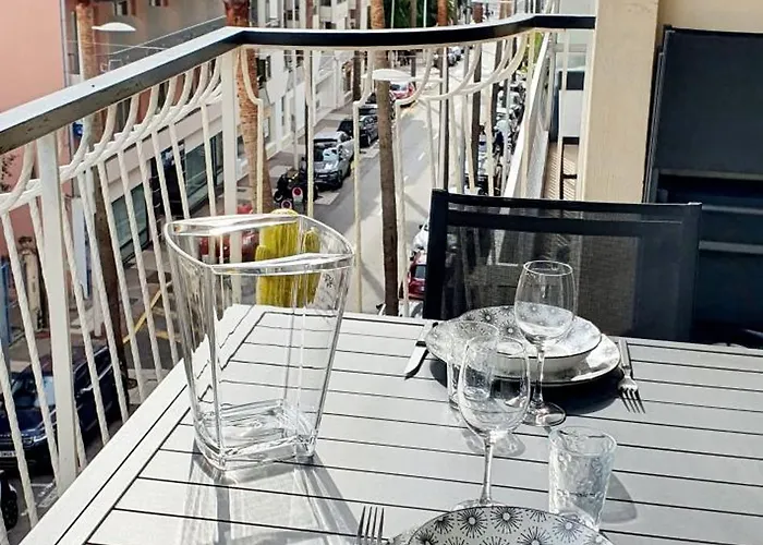 Beautiful 2 Bedroom With A View Apartamento Antibes