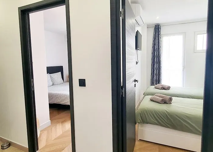Beautiful 2 Bedroom With A View * Antibes